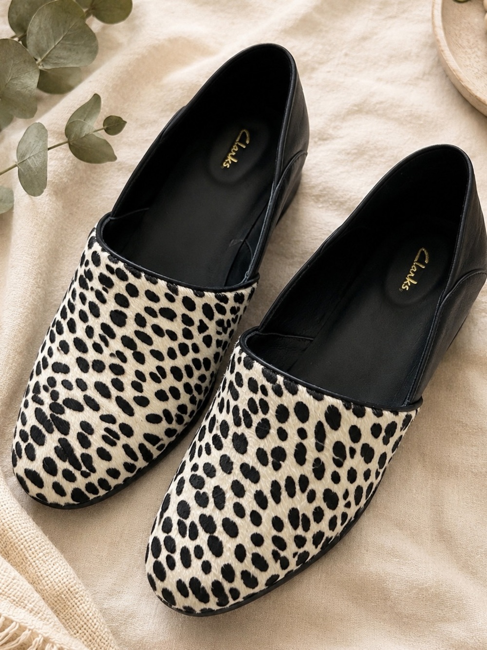 White Calf Hair Clarks Pure Tone Black Print Flats Loafers Size 8.5M